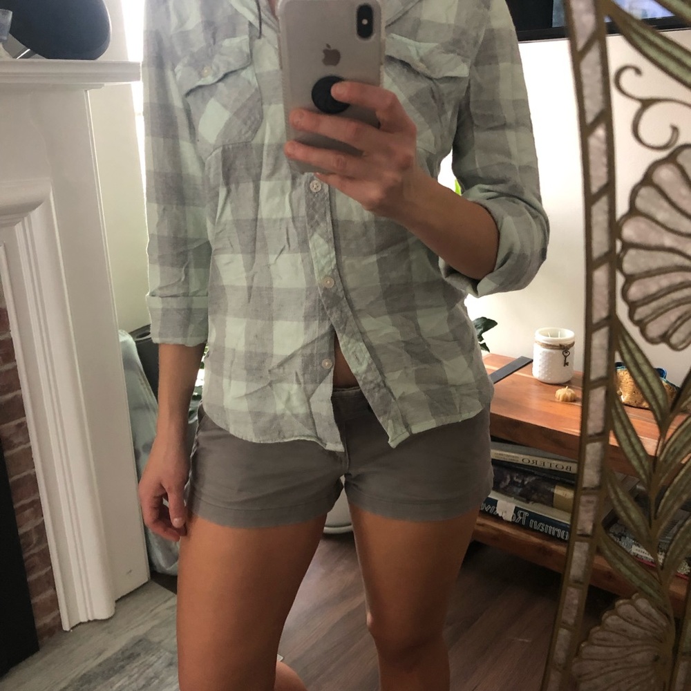 American eagle light grey shorts